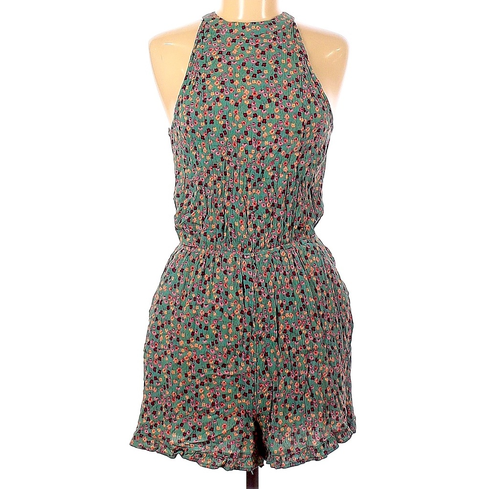 Mossimo Supply Co M Floral Romper With Pockets and Sway button back.